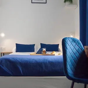  Bed and breakfast Mile Airport & Parking Dlugoterminowy